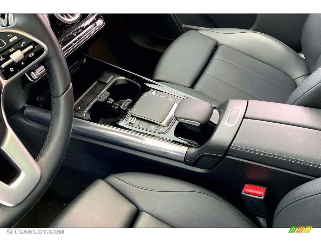 2021 GLA 250 - Cosmos Black Metallic / Black photo #17