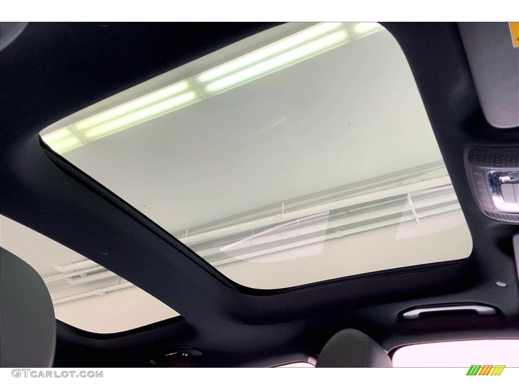 2021 GLA 250 - Cosmos Black Metallic / Black photo #25