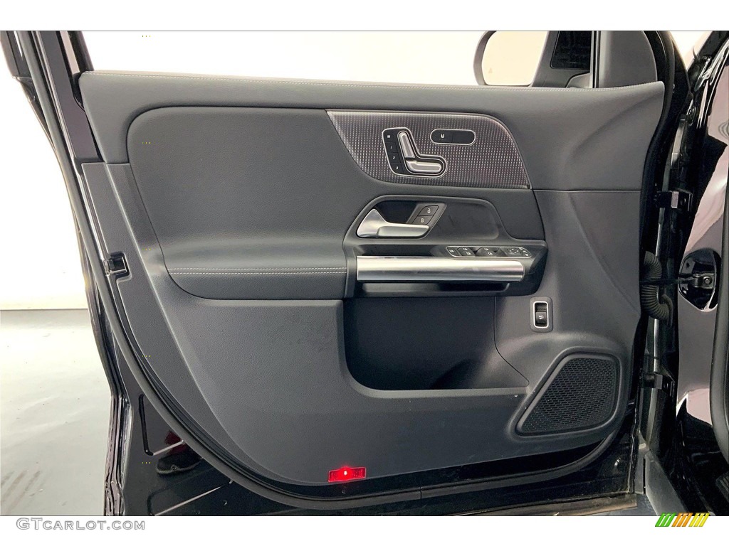 2021 GLA 250 - Cosmos Black Metallic / Black photo #26