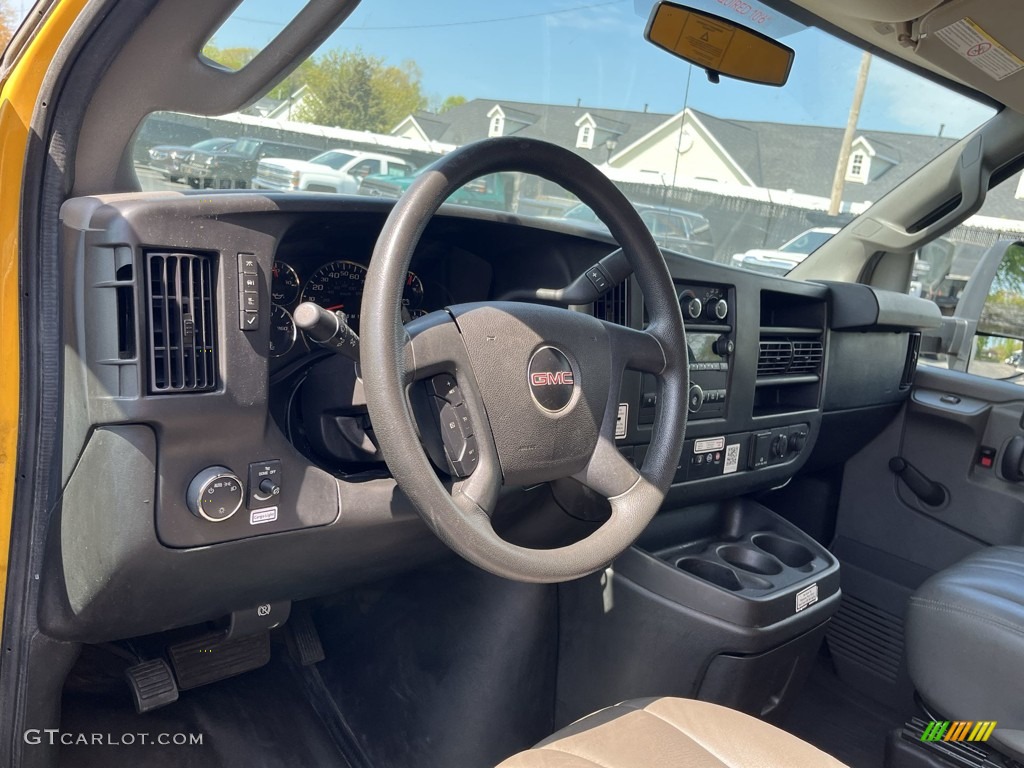 2018 GMC Savana Cutaway 3500 Commercial Moving Truck Dashboard Photos