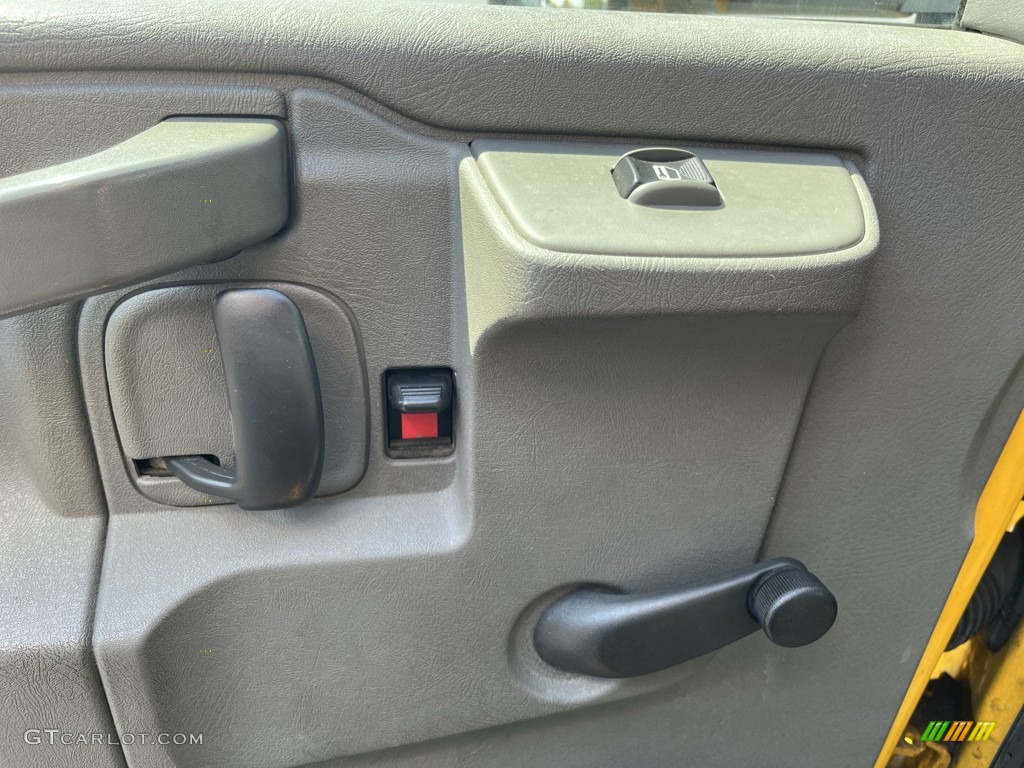 2018 GMC Savana Cutaway 3500 Commercial Moving Truck Door Panel Photos