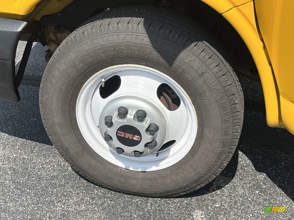 2018 GMC Savana Cutaway 3500 Commercial Moving Truck Wheel Photo #146081274
