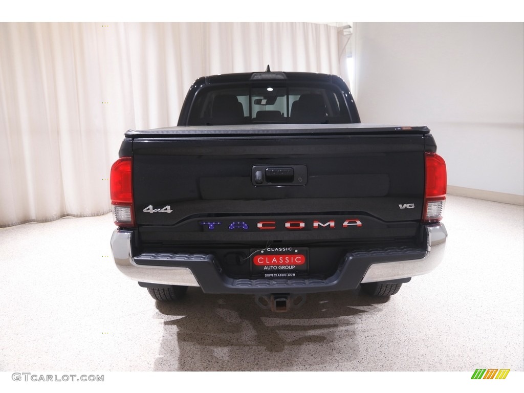 2018 Tacoma SR5 Double Cab 4x4 - Midnight Black Metallic / Cement Gray photo #19