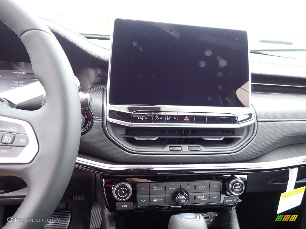 2023 Jeep Compass Altitude 4x4 Controls Photo #146087359