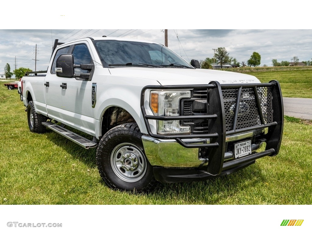 Oxford White Ford F350 Super Duty