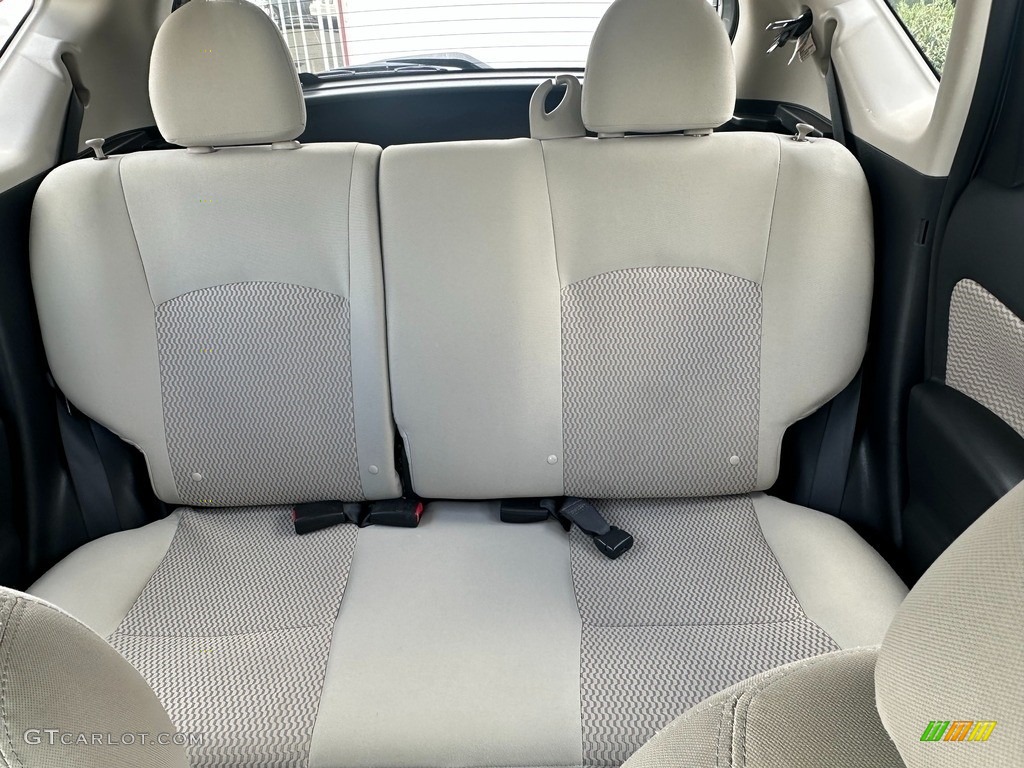 2014 Versa Note SV - Magnetic Gray / Wheat Stone photo #12