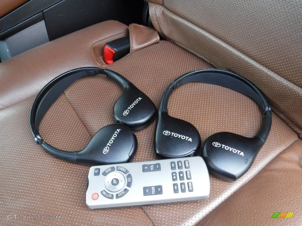 2015 Toyota Sequoia Platinum 4x4 Entertainment System Photos