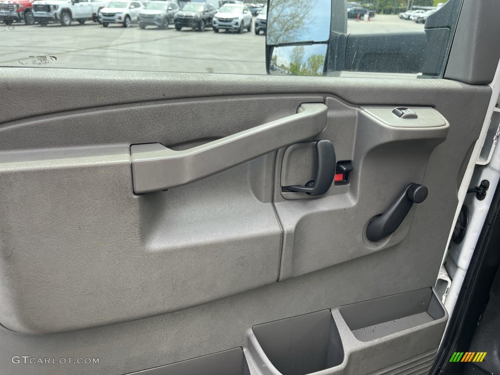 2016 GMC Savana Cutaway 3500 Commercial Moving Truck Pewter Door Panel Photo #146091977
