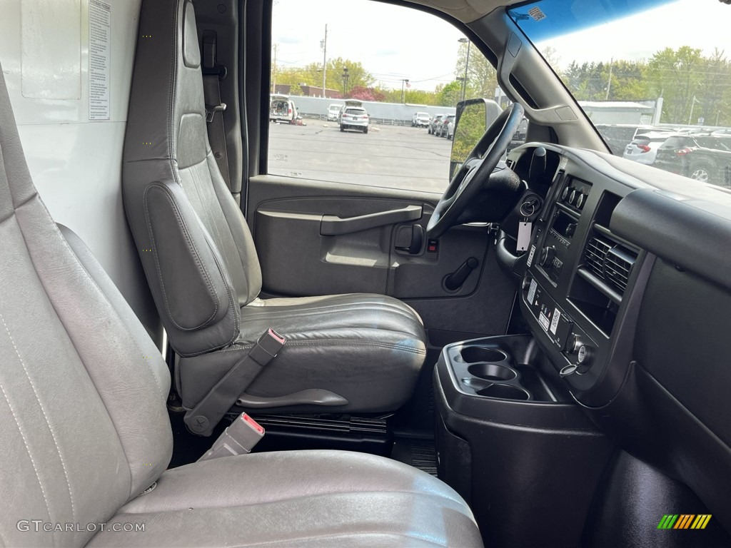 2016 Savana Cutaway 3500 Commercial Moving Truck - Summit White / Pewter photo #21