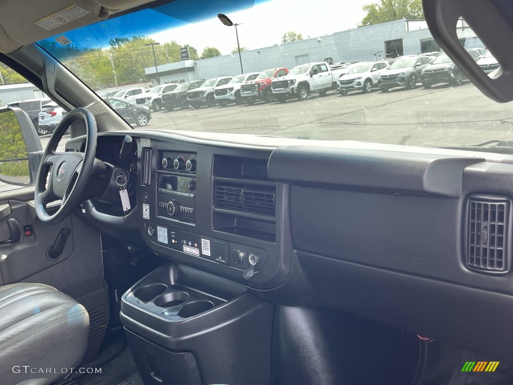 2016 Savana Cutaway 3500 Commercial Moving Truck - Summit White / Pewter photo #22