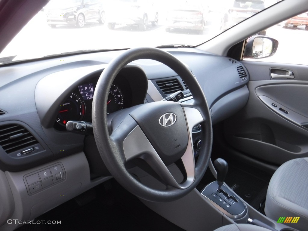 2016 Accent SE Sedan - Boston Red / Gray photo #11