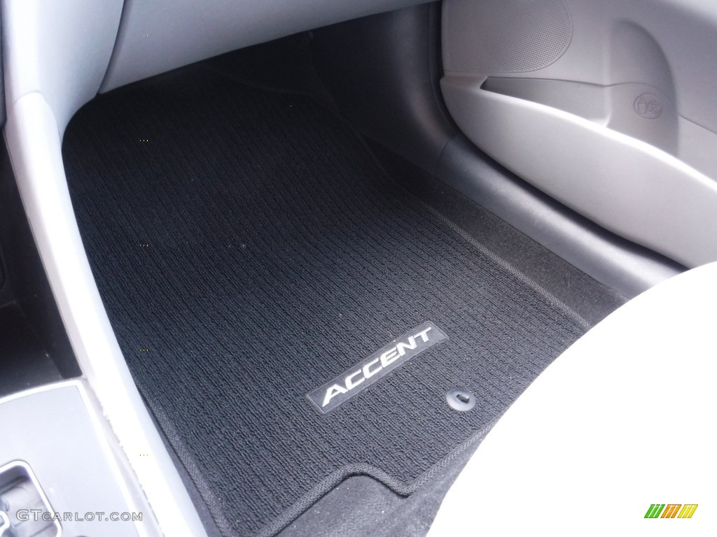 2016 Accent SE Sedan - Boston Red / Gray photo #16