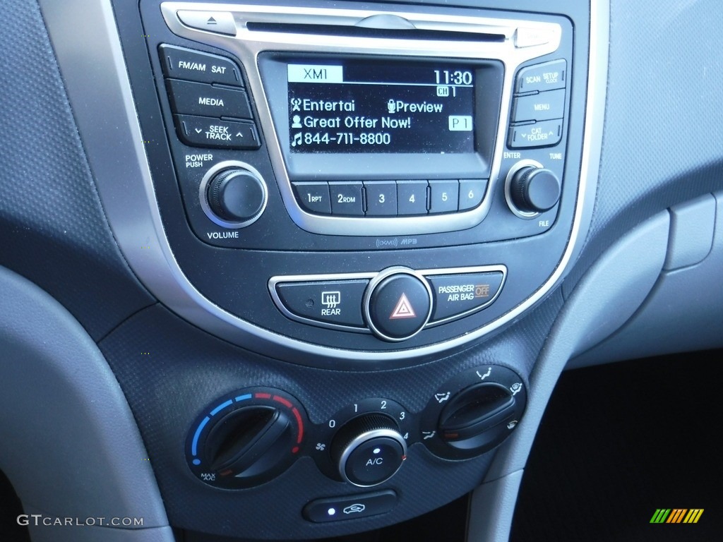 2016 Accent SE Sedan - Boston Red / Gray photo #17