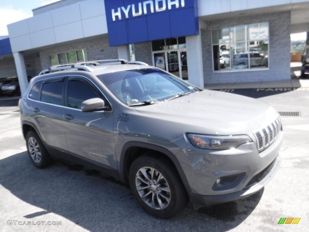 2020 Cherokee Latitude Plus 4x4 - Sting-Gray / Black photo #1