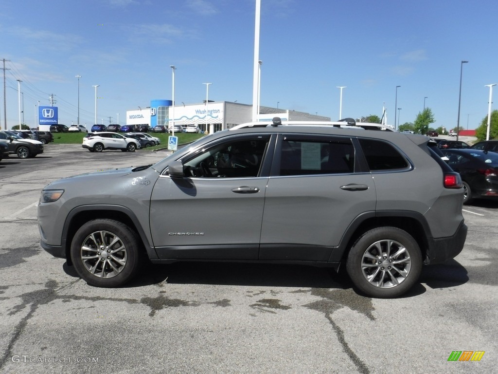 2020 Cherokee Latitude Plus 4x4 - Sting-Gray / Black photo #8