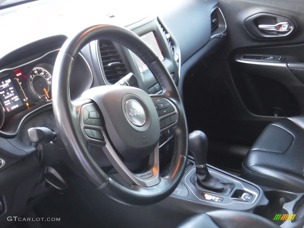 2020 Cherokee Latitude Plus 4x4 - Sting-Gray / Black photo #16