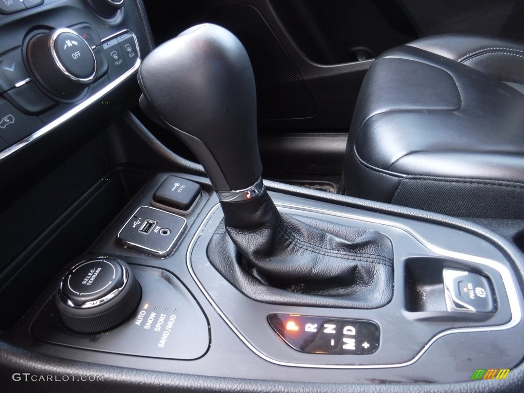 2020 Cherokee Latitude Plus 4x4 - Sting-Gray / Black photo #19