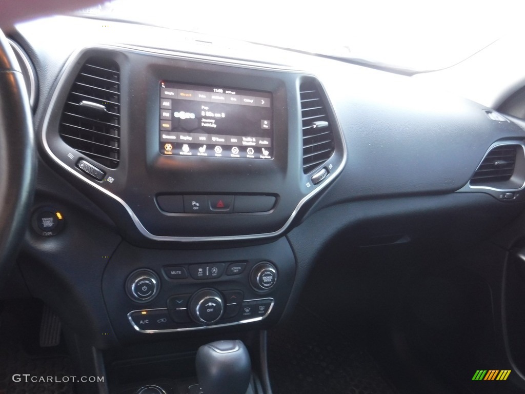 2020 Cherokee Latitude Plus 4x4 - Sting-Gray / Black photo #20