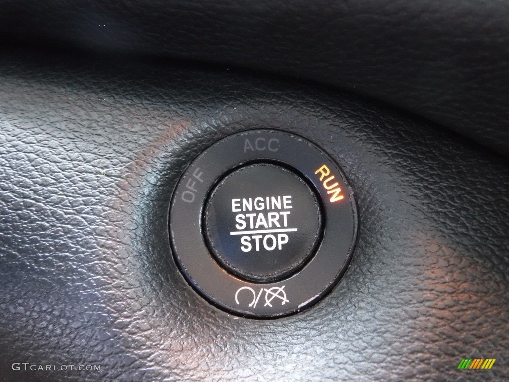 2020 Cherokee Latitude Plus 4x4 - Sting-Gray / Black photo #21