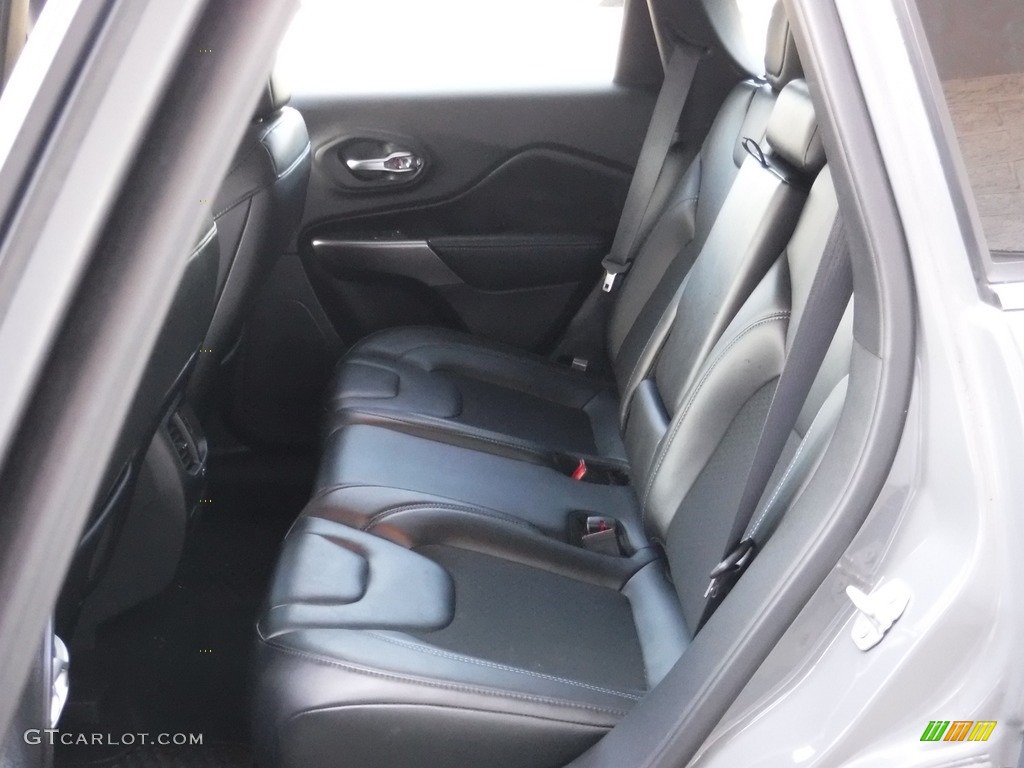 2020 Cherokee Latitude Plus 4x4 - Sting-Gray / Black photo #27