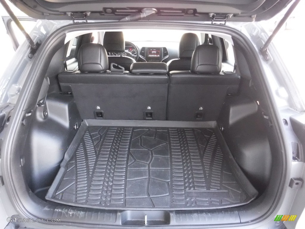 2020 Cherokee Latitude Plus 4x4 - Sting-Gray / Black photo #28