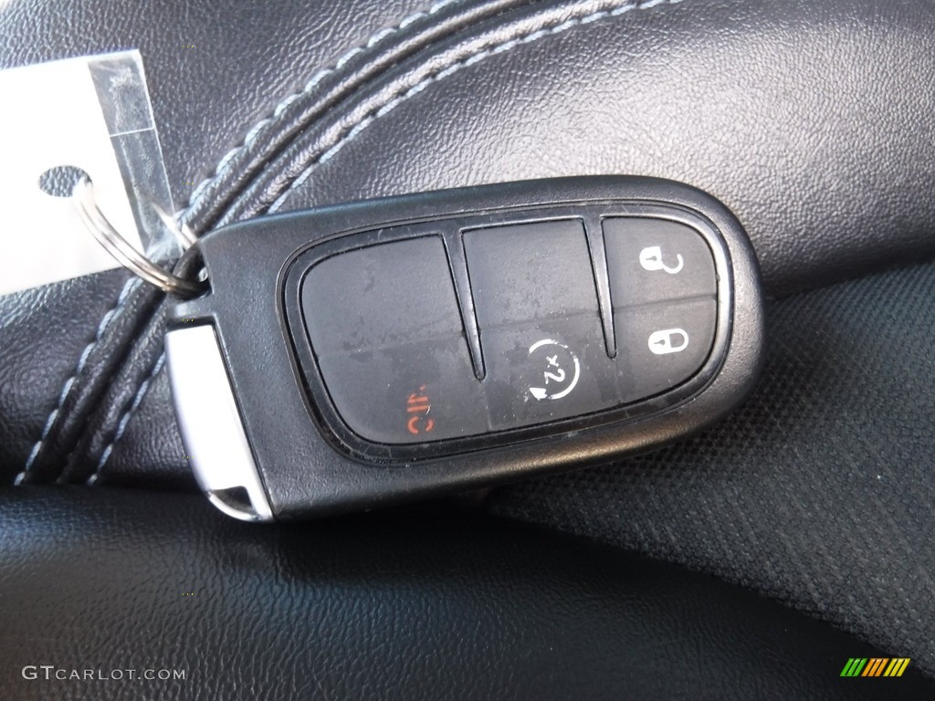 2020 Cherokee Latitude Plus 4x4 - Sting-Gray / Black photo #29