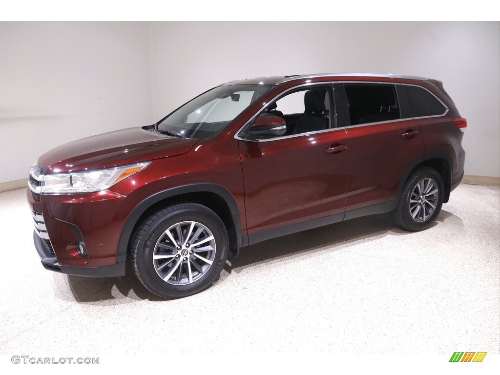 2019 Highlander XLE AWD - Ooh La La Rouge Mica / Black photo #3