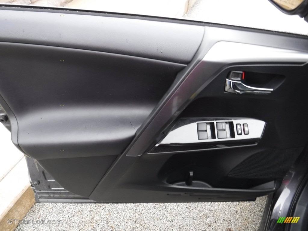2018 Toyota RAV4 SE AWD Door Panel Photos