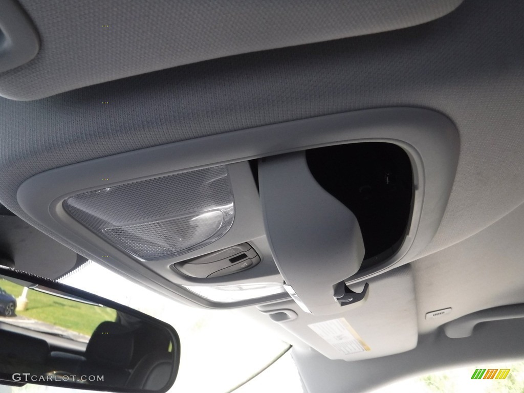 2019 Cherokee Latitude Plus 4x4 - Billet Silver Metallic / Black photo #25