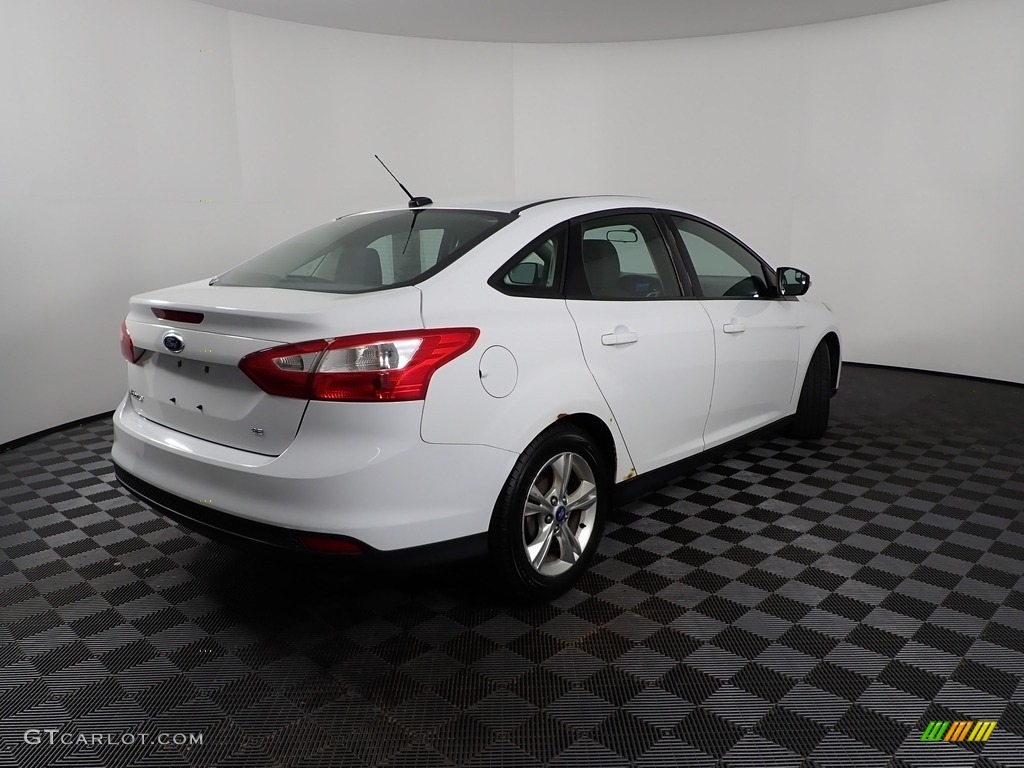 2013 Focus SE Sedan - Oxford White / Charcoal Black photo #9