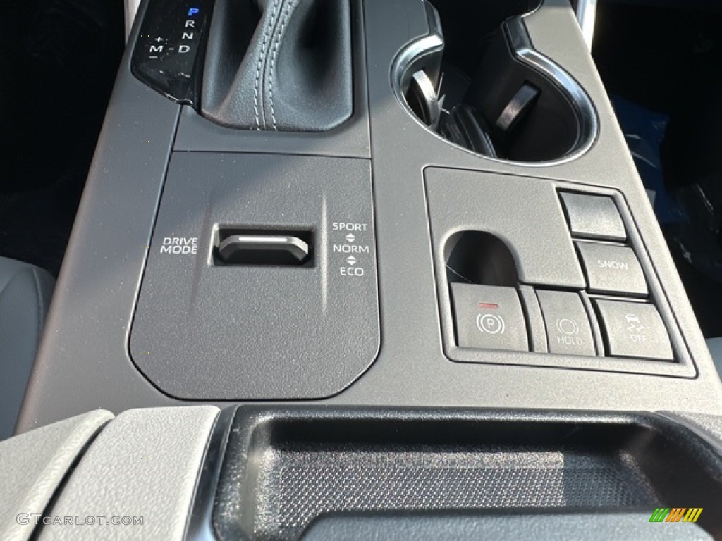 2023 Highlander XLE - Wind Chill Pearl / Graphite photo #16