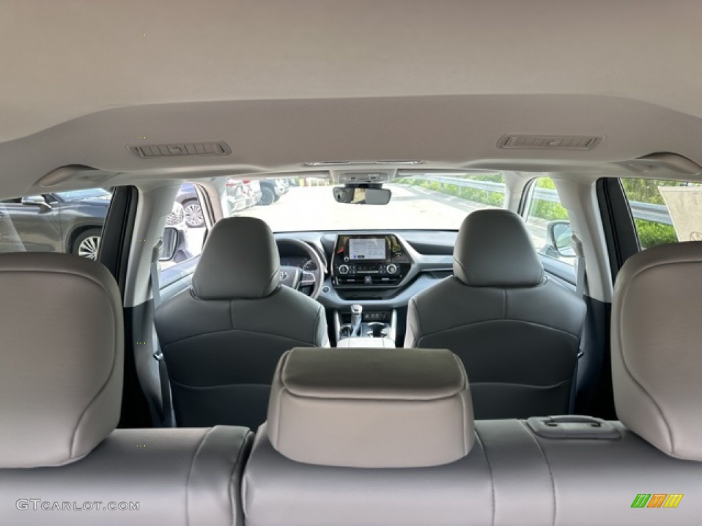 2023 Highlander XLE - Wind Chill Pearl / Graphite photo #21