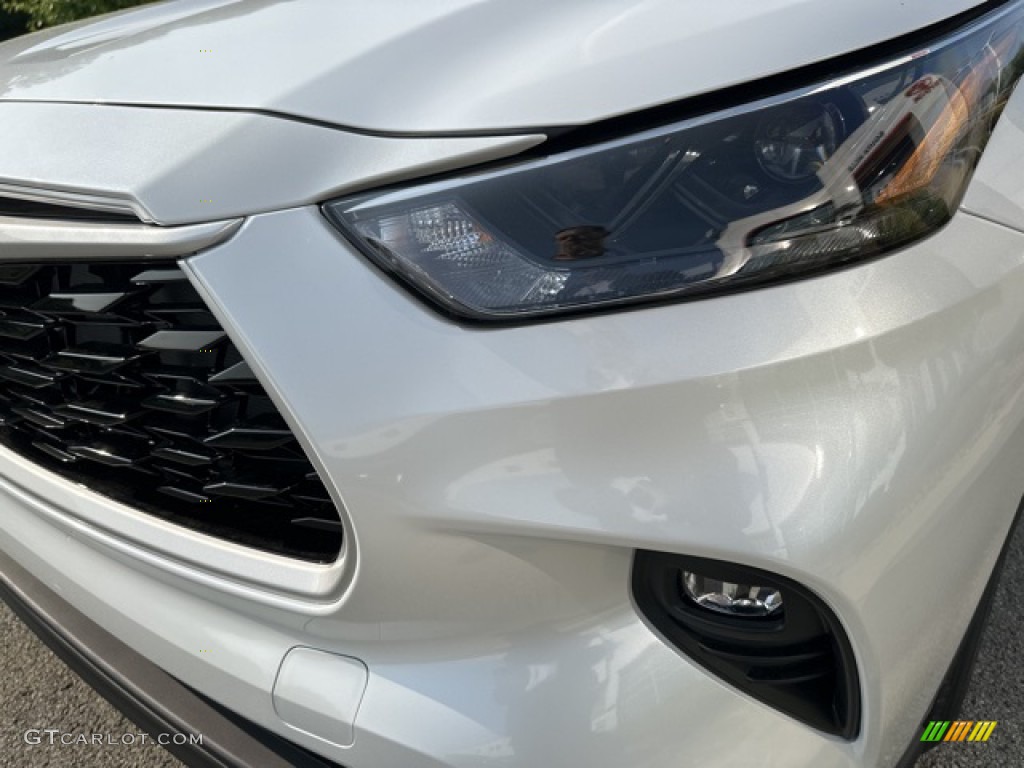 2023 Highlander XLE - Wind Chill Pearl / Graphite photo #24