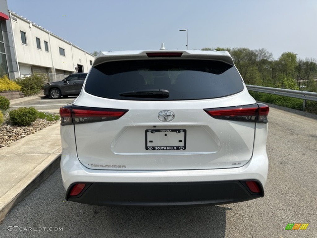 2023 Highlander XLE - Wind Chill Pearl / Black photo #8