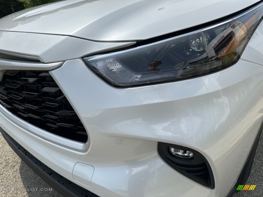 2023 Highlander XLE - Wind Chill Pearl / Black photo #22