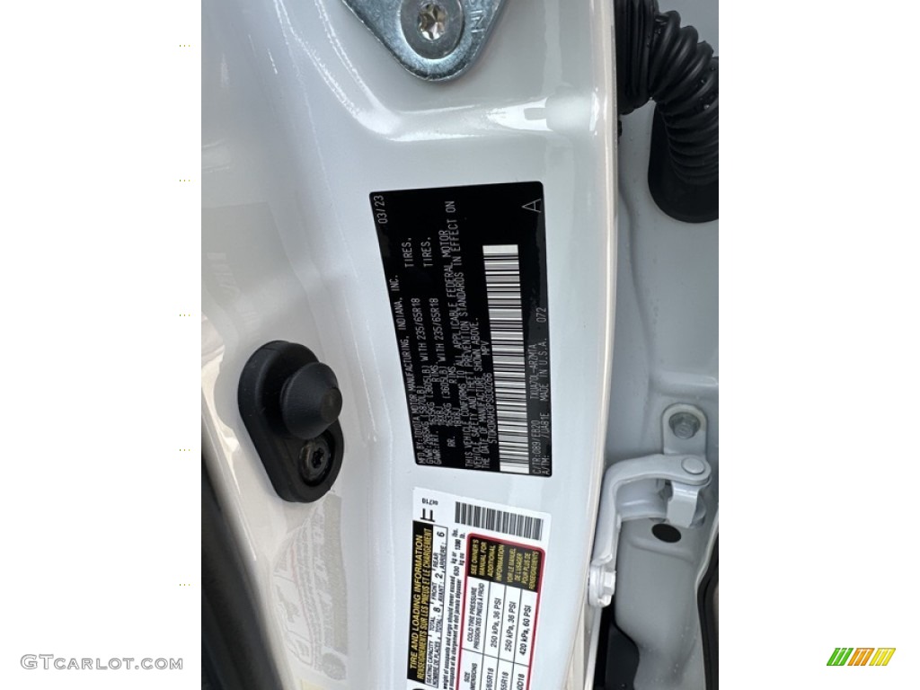2023 Highlander XLE - Wind Chill Pearl / Black photo #25