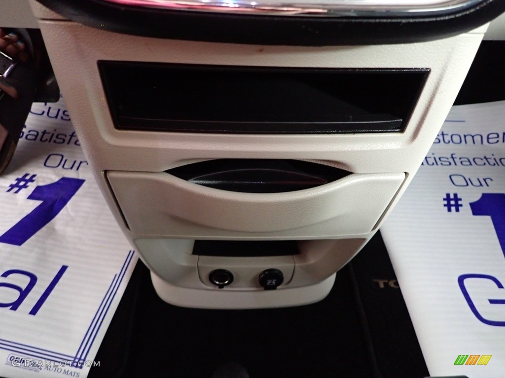 2012 Town & Country Touring - Brilliant Black Crystal Pearl / Black/Light Graystone photo #20