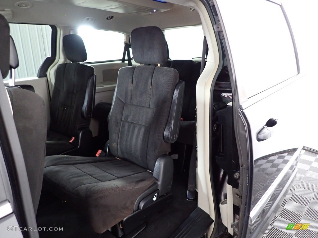 2012 Town & Country Touring - Brilliant Black Crystal Pearl / Black/Light Graystone photo #23