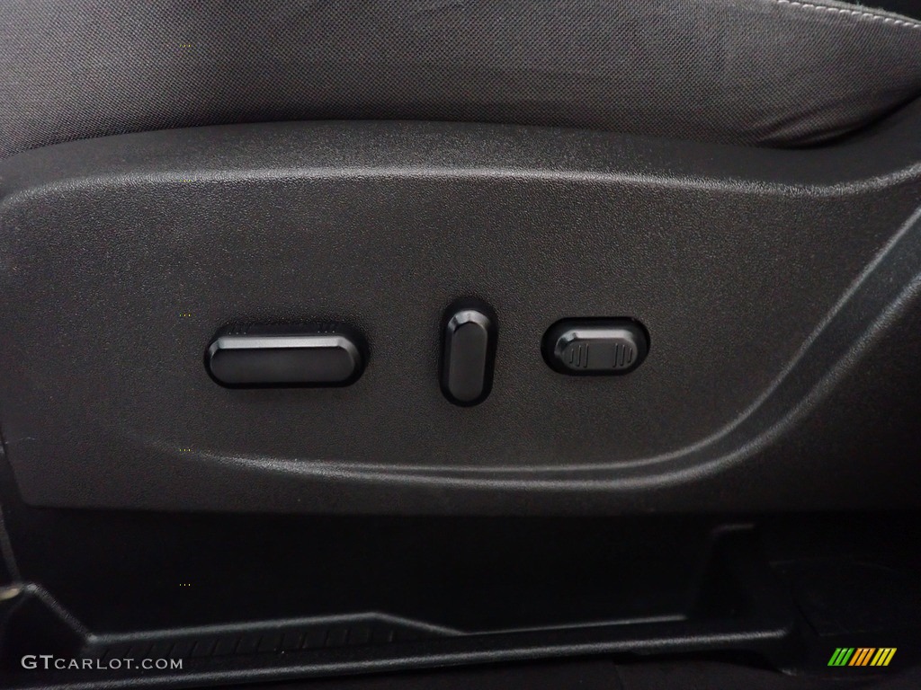 2019 Escape SE - Ingot Silver / Chromite Gray/Charcoal Black photo #22