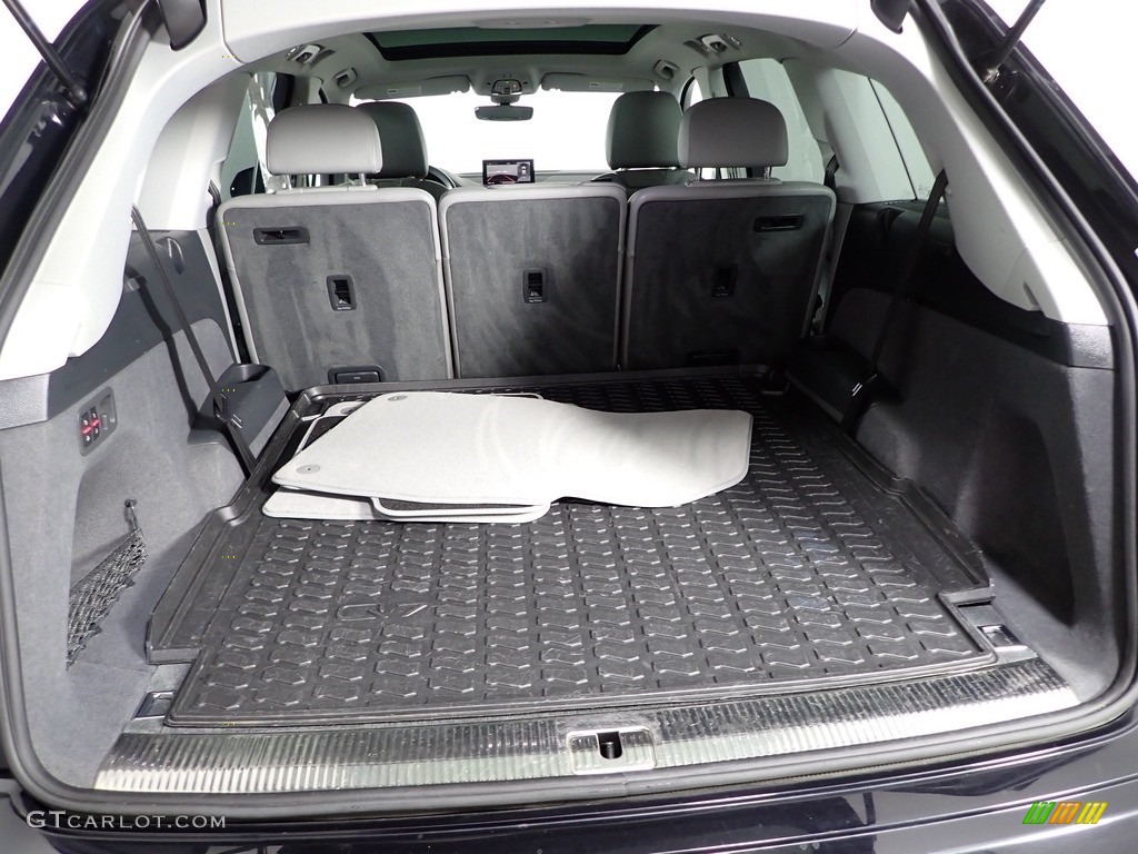 2019 Audi Q7 45 Premium Plus quattro Trunk Photos