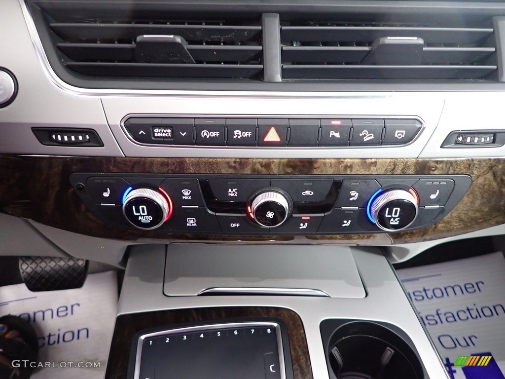 2019 Audi Q7 45 Premium Plus quattro Controls Photo #146101228