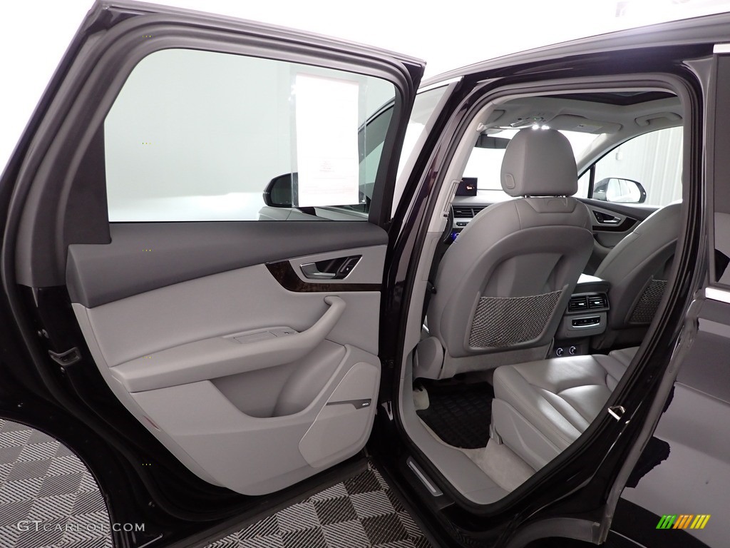 2019 Audi Q7 45 Premium Plus quattro Rear Seat Photo #146101312