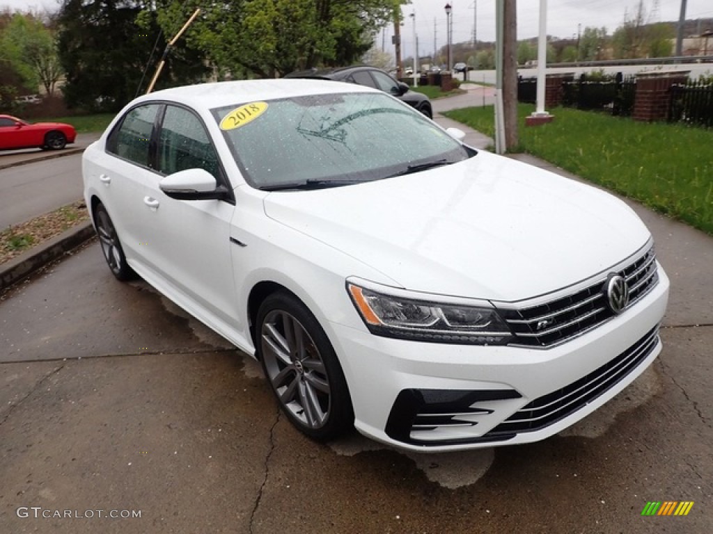 2018 Volkswagen Passat R-Line Exterior Photos