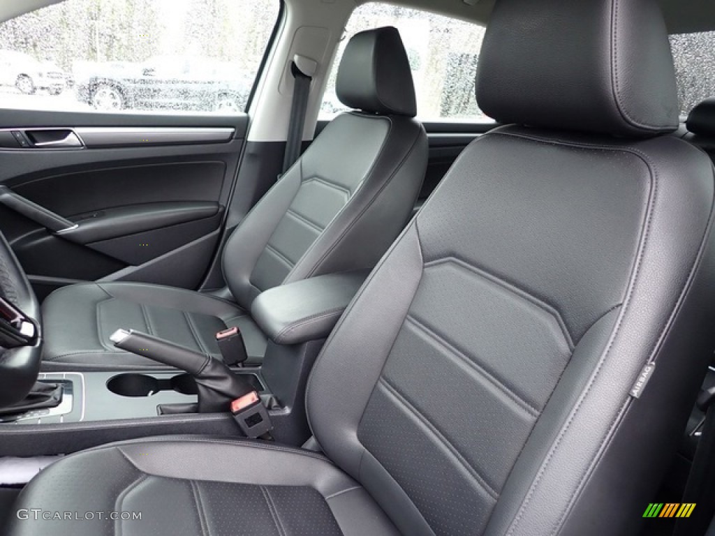 2018 Volkswagen Passat R-Line Interior Color Photos
