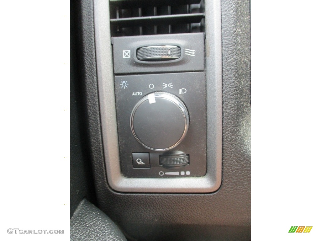 2018 1500 Tradesman Crew Cab 4x4 - Bright White / Black/Diesel Gray photo #18