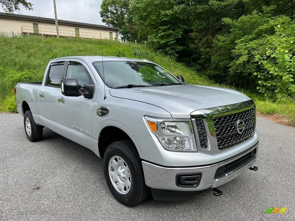 2017 Nissan TITAN XD SV Crew Cab 4x4 Exterior Photos