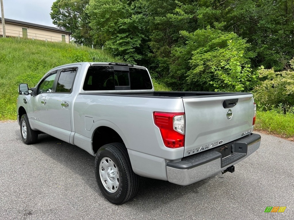 Brilliant Silver 2017 Nissan TITAN XD SV Crew Cab 4x4 Exterior Photo #146111787