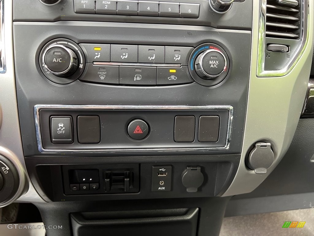 2017 Nissan TITAN XD SV Crew Cab 4x4 Controls Photo #146112096