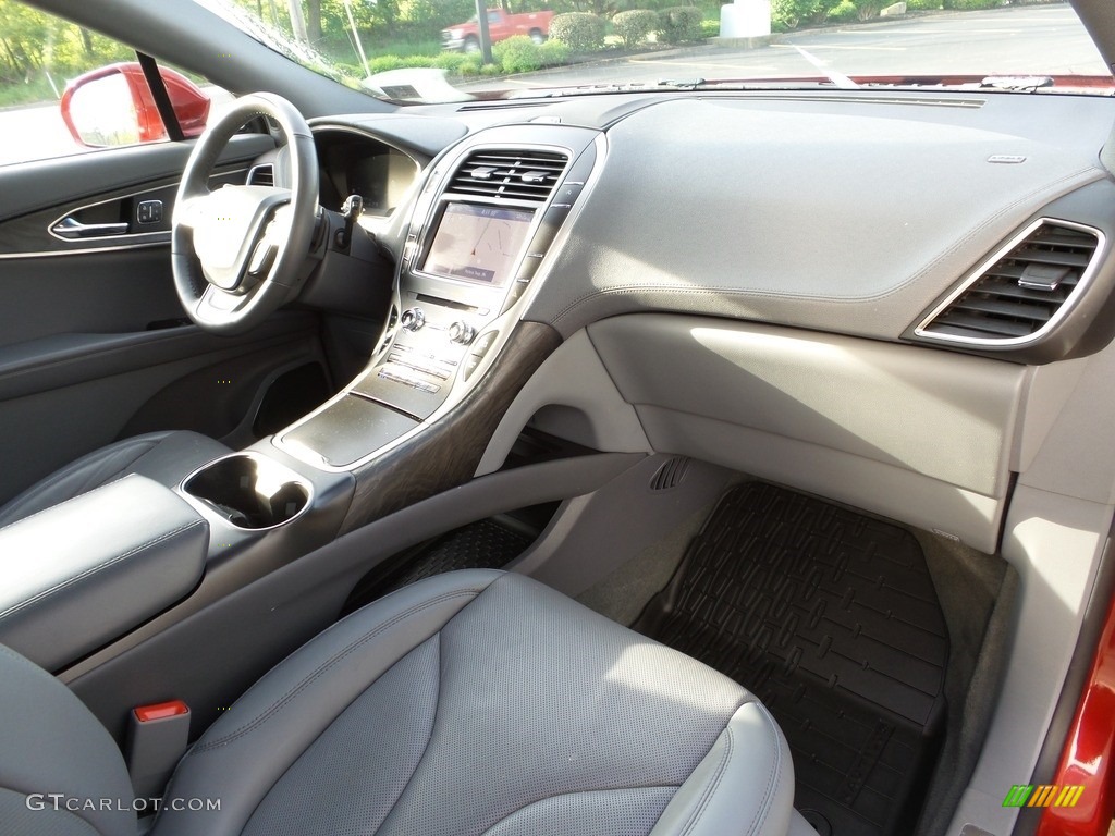 2020 Lincoln Nautilus Reserve AWD Front Seat Photo #146114234