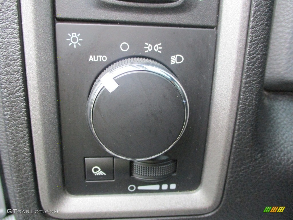 2018 1500 Tradesman Crew Cab 4x4 - Bright White / Black/Diesel Gray photo #11